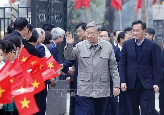 Tổng Bí thư Tô Lâm và đoàn công tác Trung ương đến dâng hương tại Nhà tưởng niệm Tổng Bí thư Nguyễn Văn Linh ở xã Nguyễn Văn Linh, tỉnh Hưng Yên.