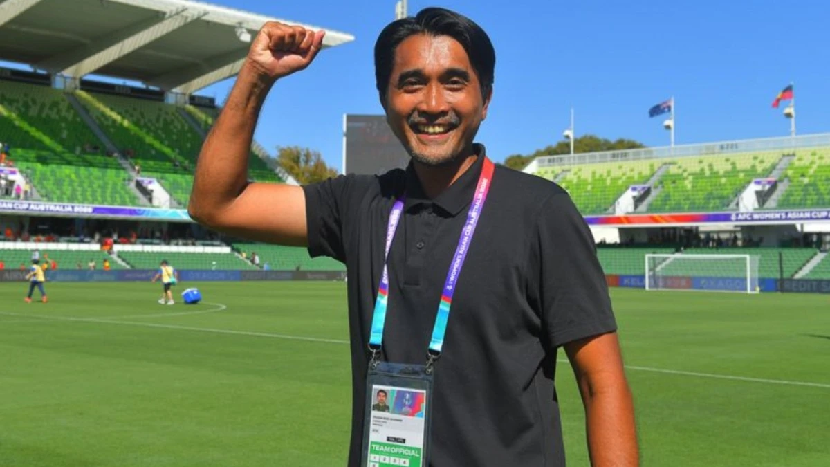 HLV Prasobchoke Chokemor khen ĐT nữ Việt Nam. (Ảnh: AFC)