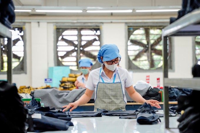 Công nhân tại một nhà máy dệt may tại Đà Nẵng.