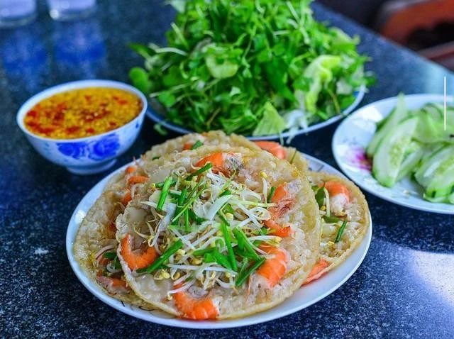 Phiên bản bánh xèo miền Trung.