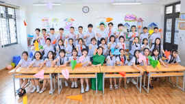 Học sinh cuối cấp rộn ràng chụp ảnh kỷ yếu 