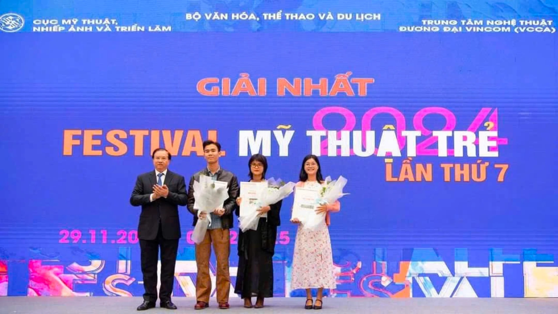 Họa sĩ trẻ Vàng Hải Hưng nhận được nhiều giải thưởng mỹ thuật.