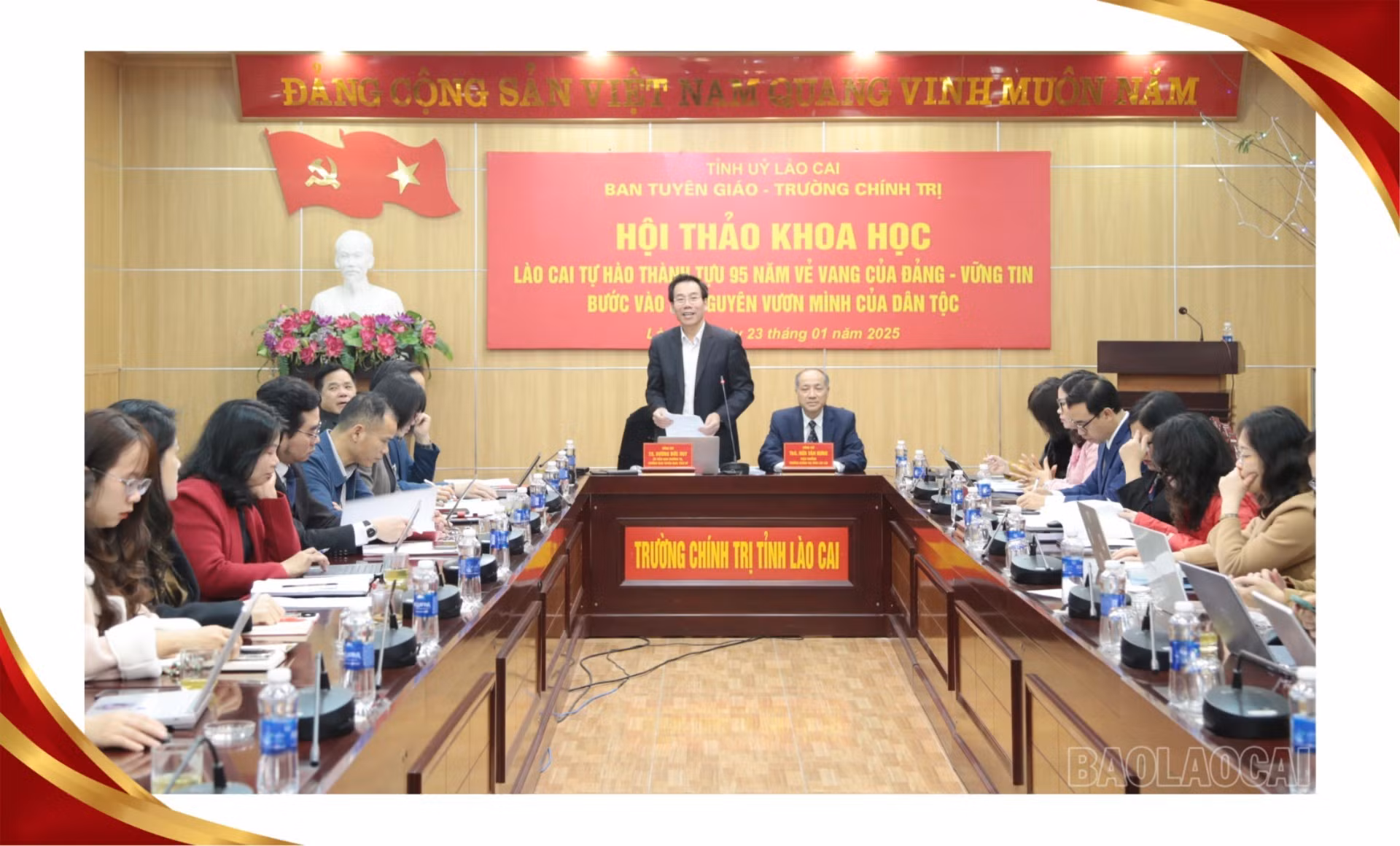 Đồng chí Dương Đức Huy, Trưởng Ban Tuyên giáo Tỉnh ủy phát biểu tại Hội thảo khoa học Lào Cai tự hào thành tựu 95 năm vẻ vang của Đảng - vững tin bước vào kỷ nguyên vươn mình của dân tộc.