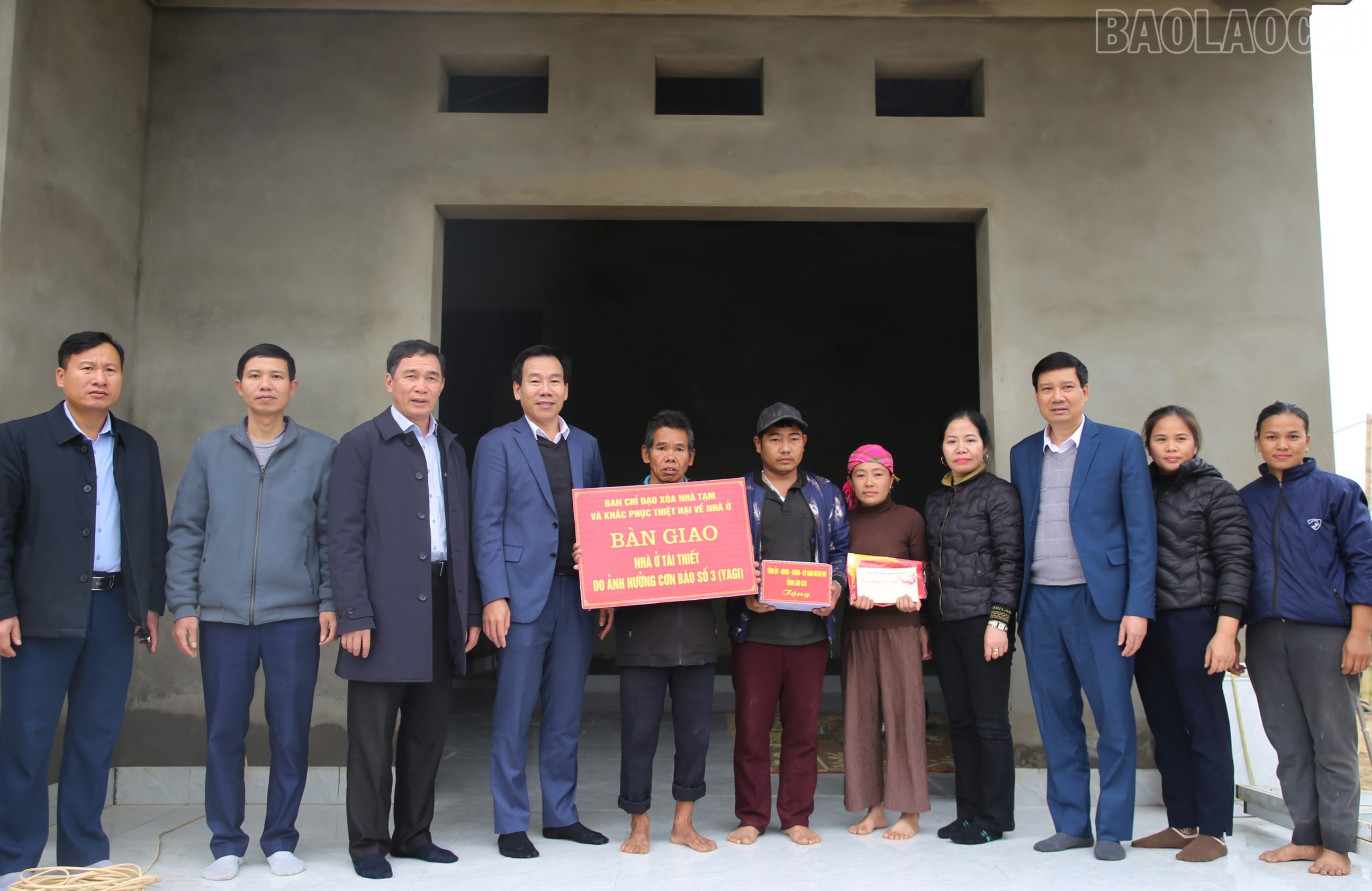 Đồng chí Dương Đức Huy, Trưởng Ban Tuyên giáo Tỉnh ủy và đoàn công tác thăm, tặng quà các gia đình tại xã Chiềng Ken (huyện Văn Bàn) bị ảnh hưởng bởi bão số 3. img-8314.jpg