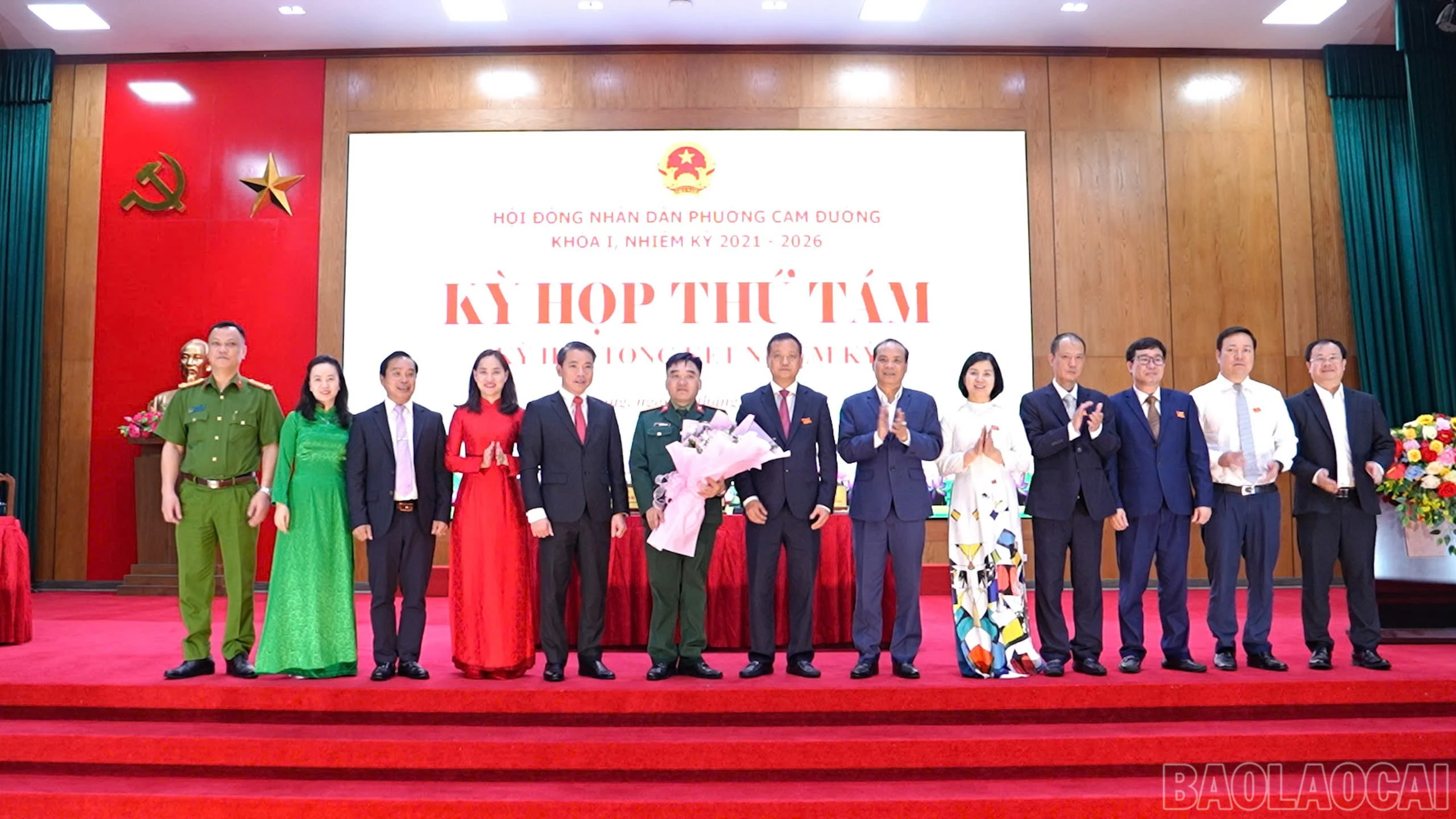 baolaocai-br_cac-dong-chi-lanh-dao-dang-uy-hdnd-ubnd-mttq-chuc-mung.jpg