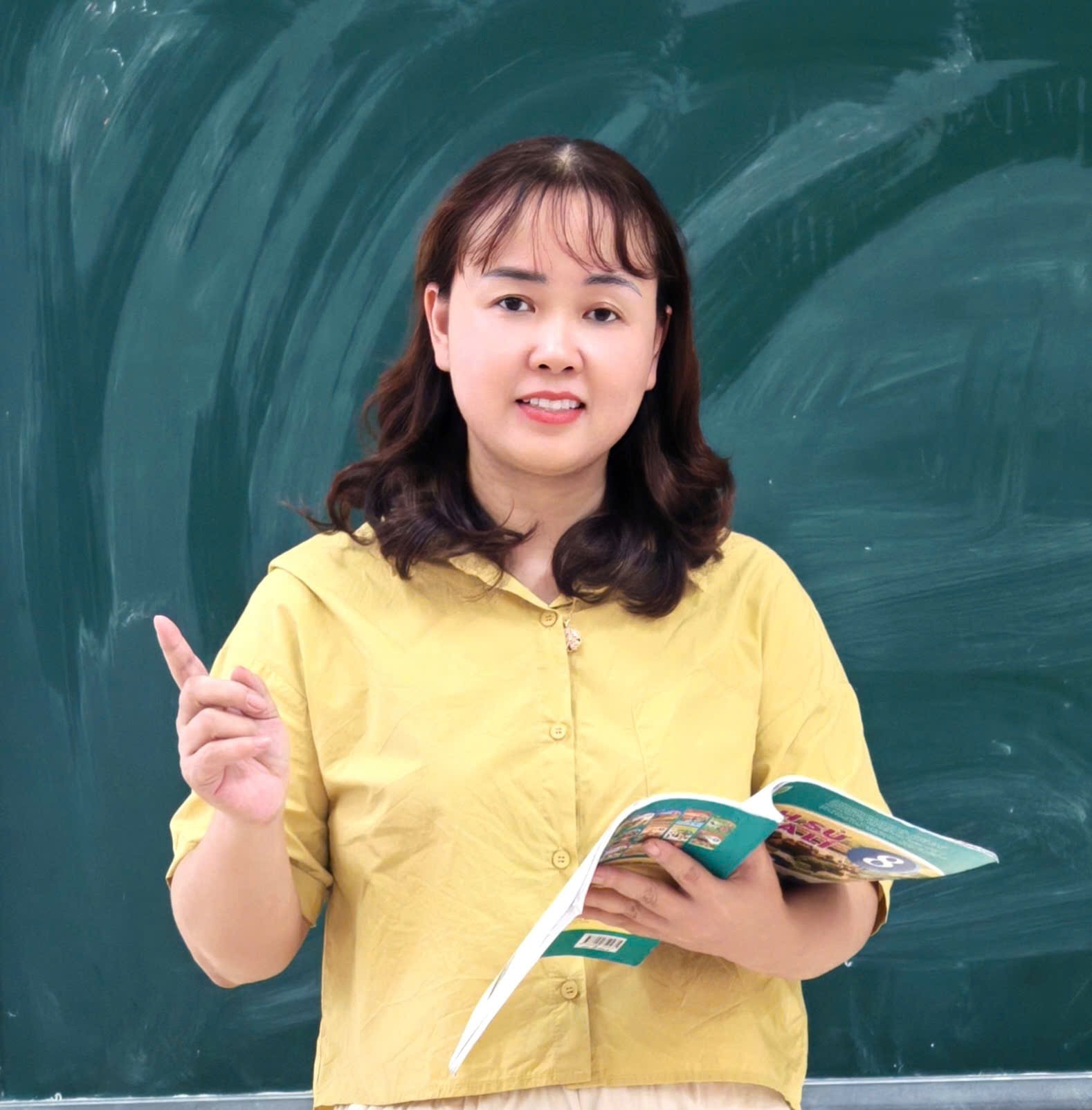 Cô giáo Phạm Thị Thanh Hiền hướng học sinh đến việc thấy viết là niềm vui. z7111796967913-7f5d4b552d09548f09f06e12d829120a.jpg