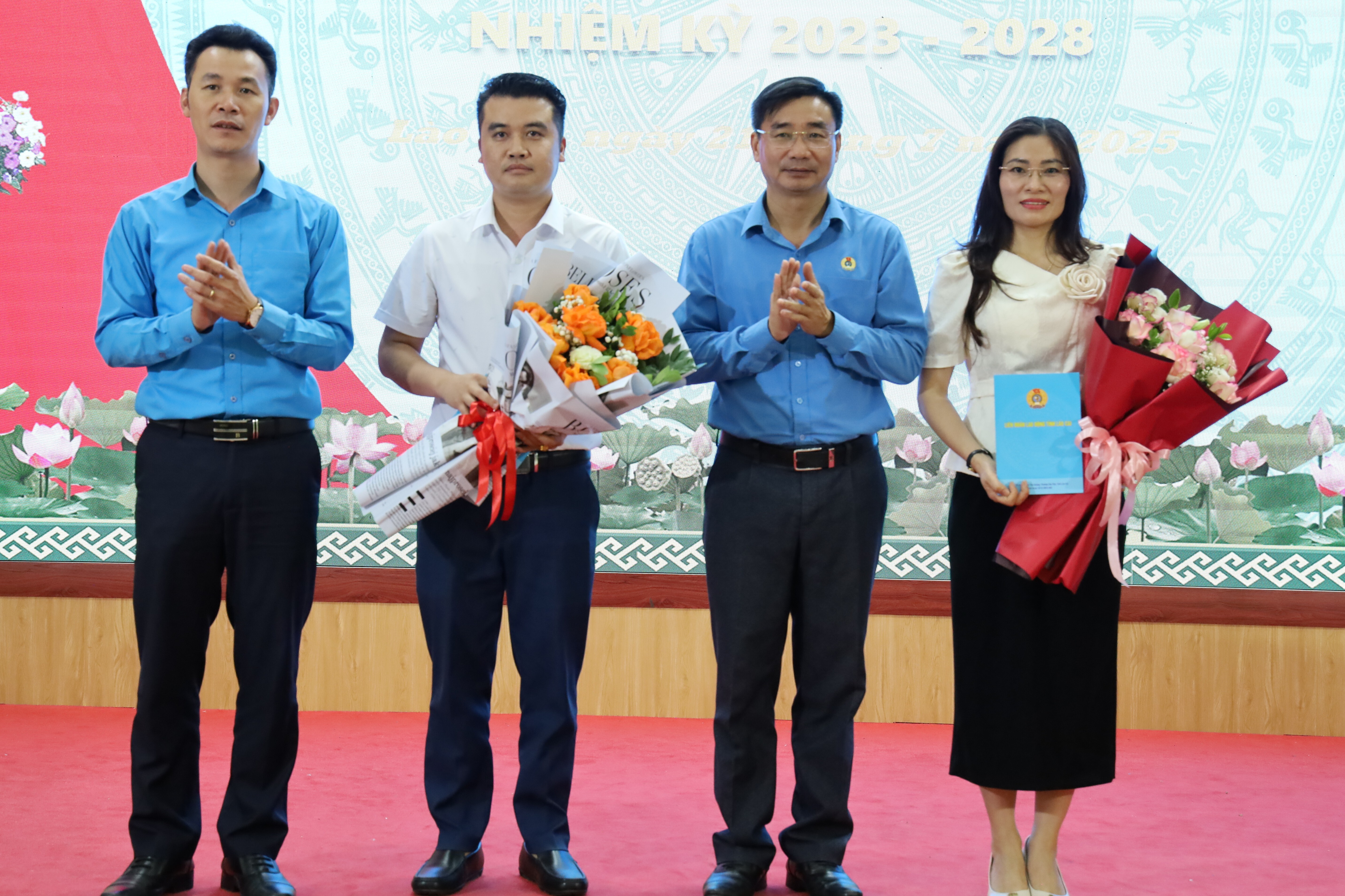 Ban Chấp hành LĐLĐ tỉnh chia tay các đồng chí Ủy viên Ban Chấp hành chuyển công tác khác. chia-tay.jpg