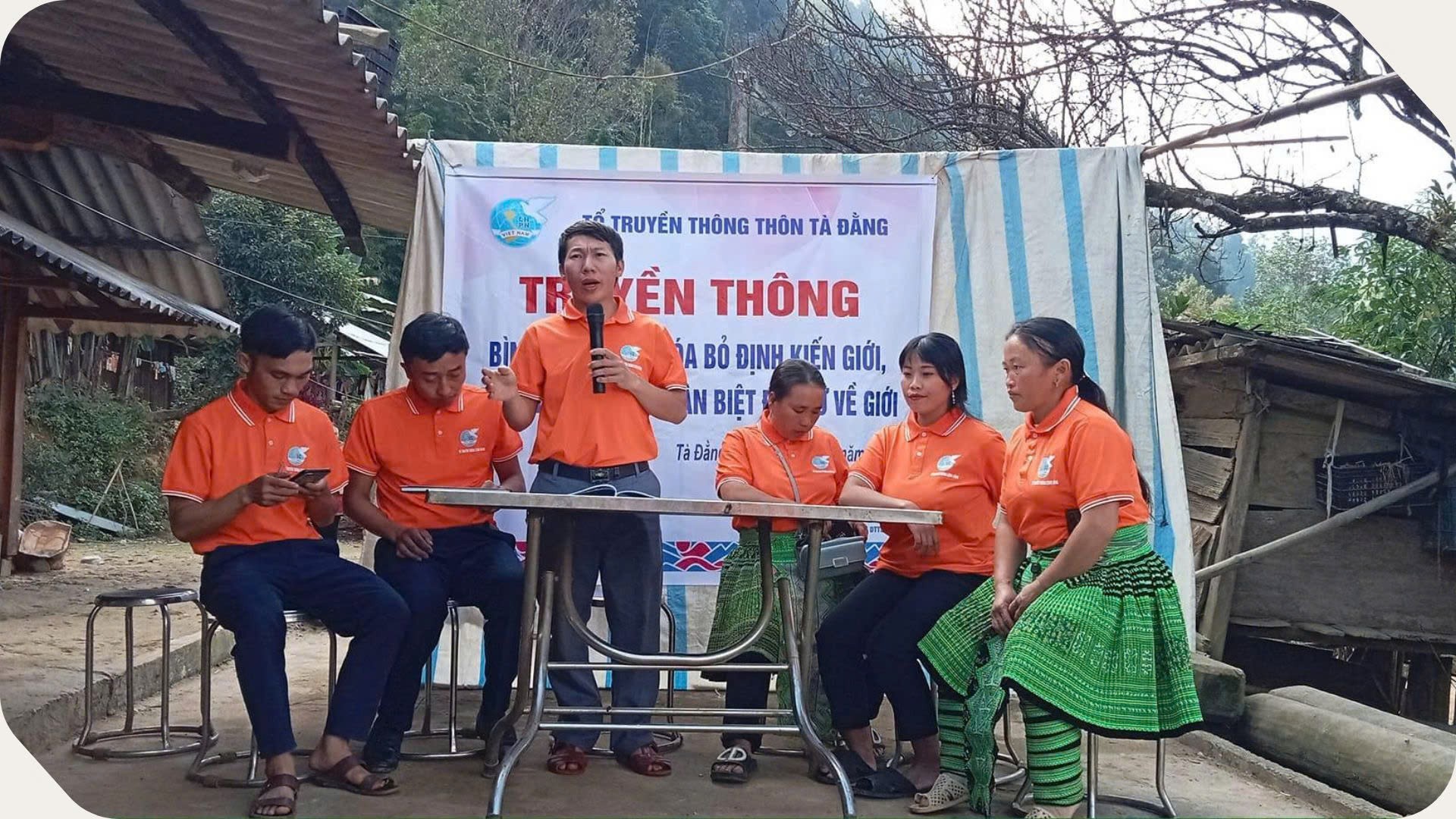 Một buổi truyền thông của Tổ truyền thông cộng đồng thôn Tà Đằng, xã Tà Xi Láng. z7019881830318-09bb087c02826db2482da48b2db93dc2.jpg
