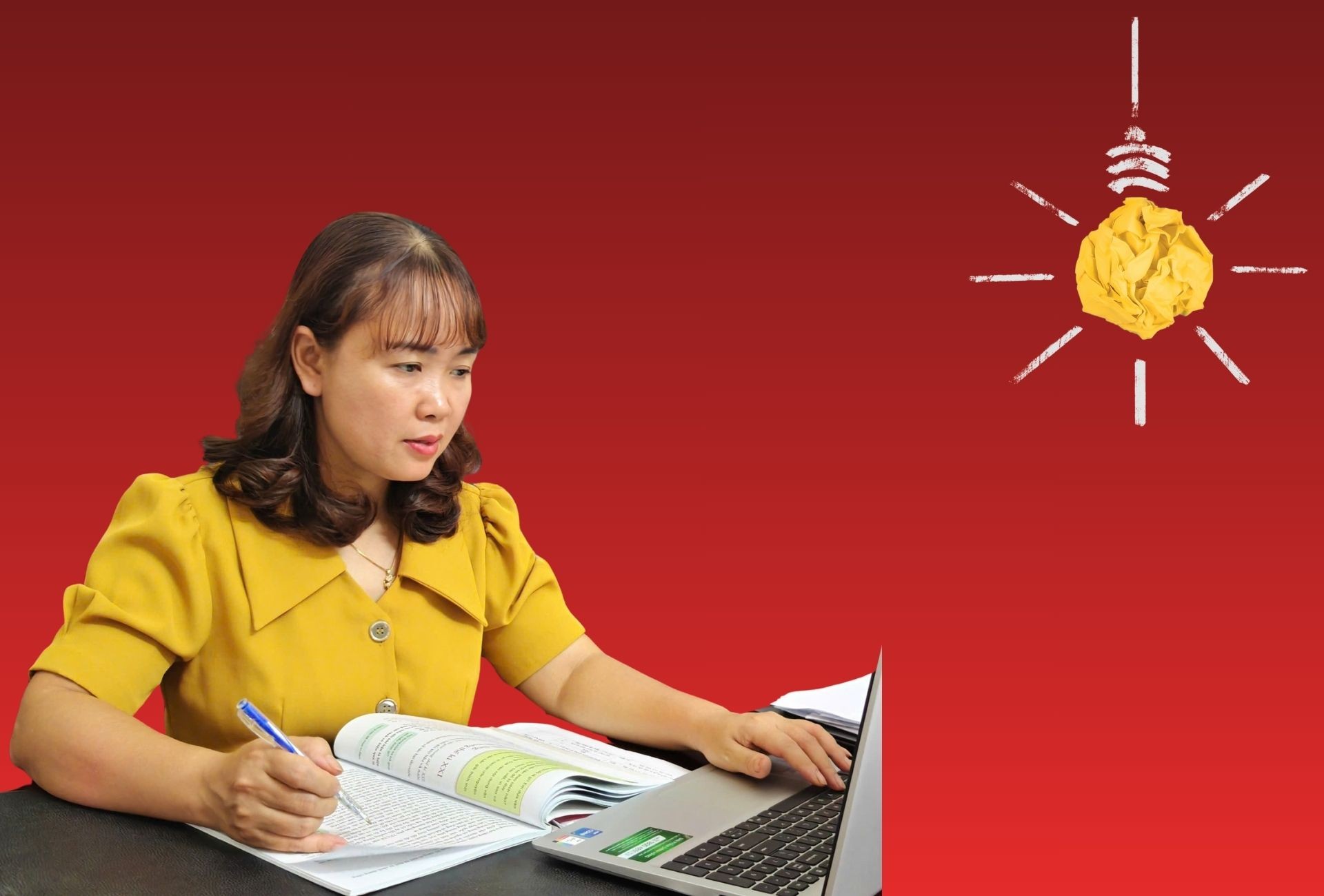 Cô giáo Phạm Thị Thanh Hiền luôn ý thức về sự sáng tạo trong nghề giáo. 2soan-bai.jpg