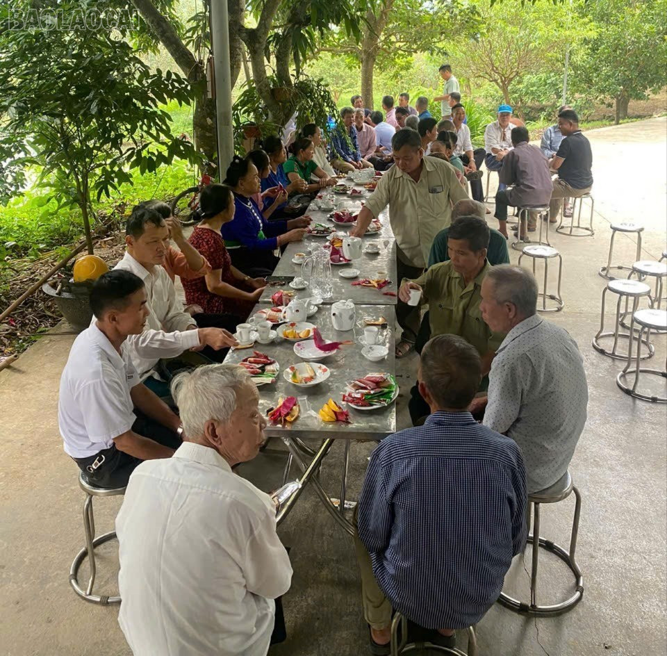 Khi có nhiều du khách tìm đến thăm quan, việc bán sản phẩm cây ăn quả của chủ vườn cây trái có nhiều thuận lợi. baolaocai-tl_z7097911768993-ba7967ce76c0a718d2966c21bdfd917b-3570.jpg