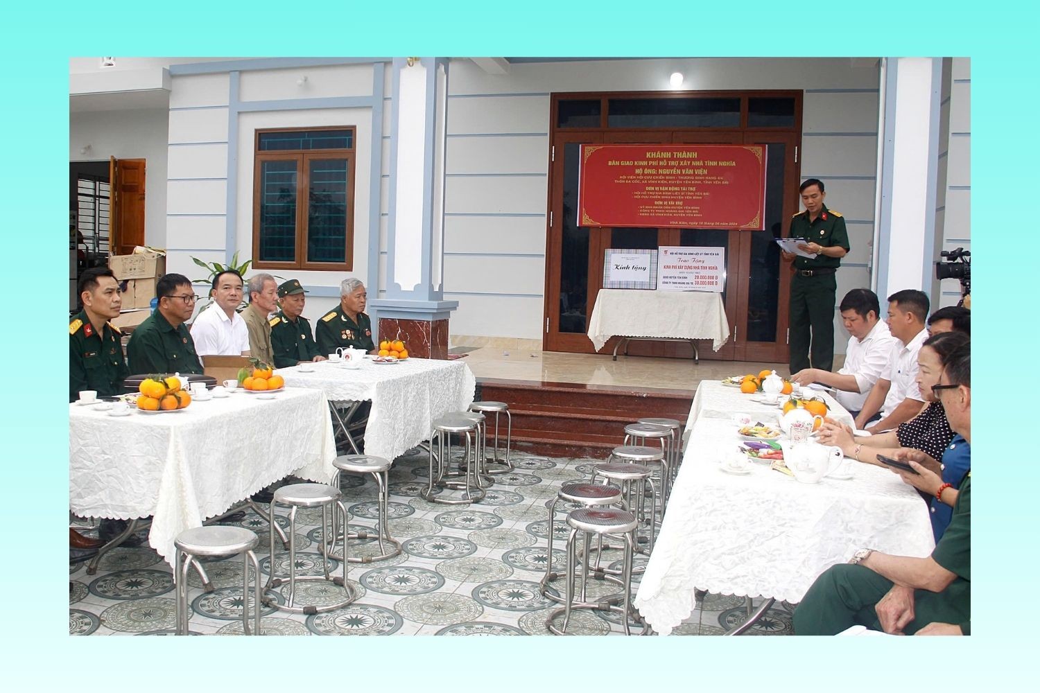Các buổi lễ khánh thành, bàn giao nhà cho gia đình liệt sĩ luôn được Hội Hỗ trợ gia đình liệt sĩ phối hợp tổ chức trang trọng. buoi-le.jpg
