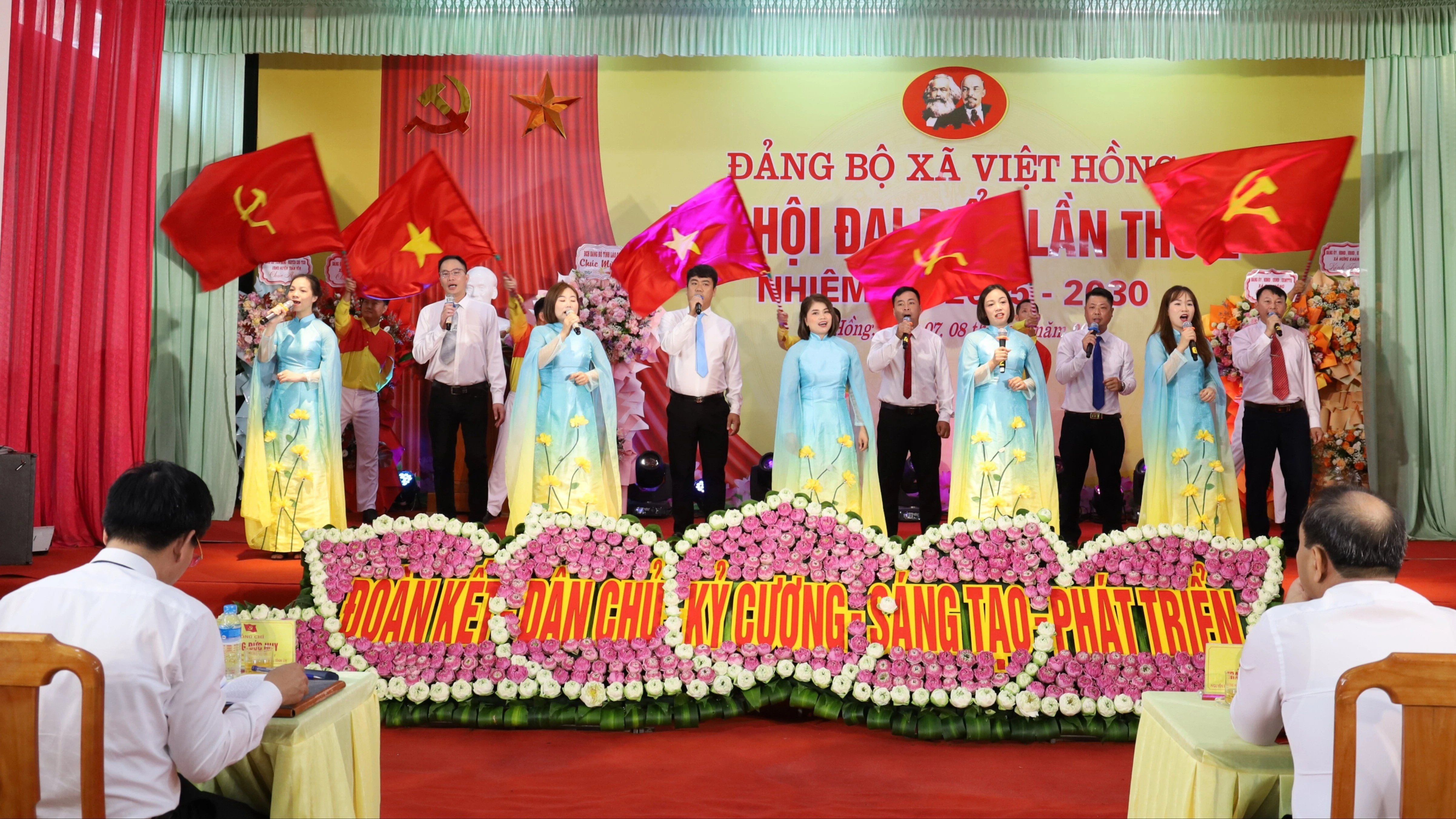 Các đồng chí lãnh đạo tỉnh dự Đại hội đại biểu Đảng bộ các xã Lục Yên, Việt Hồng, Dương Quỳ, Bảo Nhai, Bản Xèo, Mường Khương, Bản Lầu, Khánh Hòa, Ngũ Chỉ Sơn ảnh 6