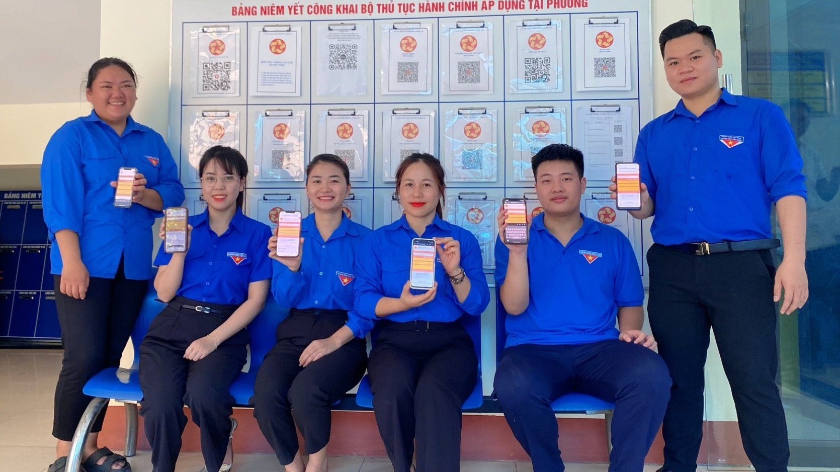 Đoàn viên thanh niên là lực lượng nòng cốt của các đội hình "Bình dân học vụ số". thanh-nien-7906-5959.jpg