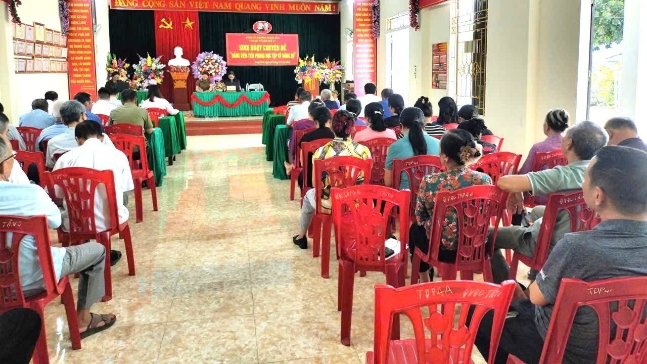 Chi bộ tổ dân phố 17 sinh hoạt chuyên đề “Đảng viên tiên phong học tập kỹ năng số”. to-dan-pho-6684-1315.jpg