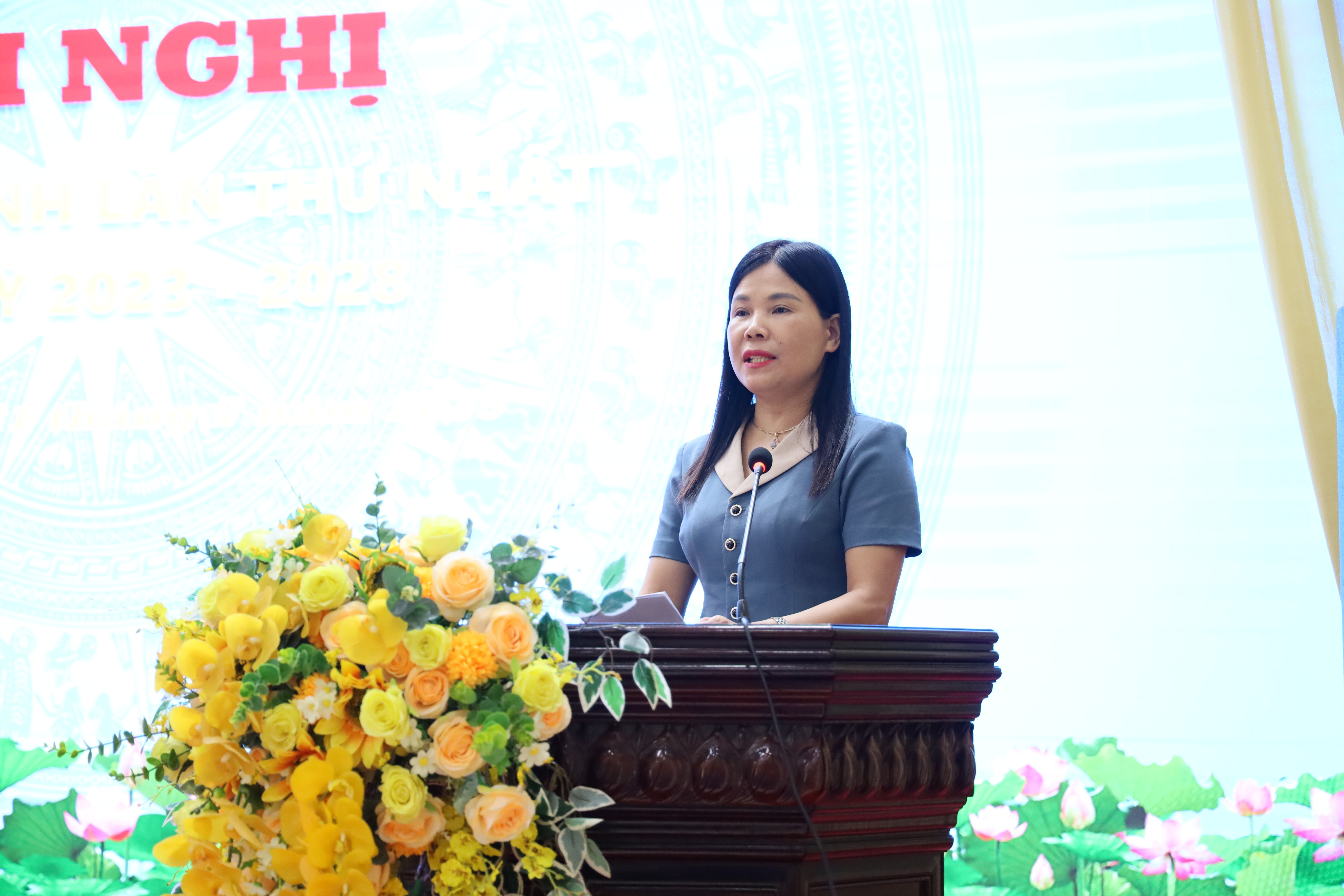 Đồng chí Nguyễn Thị Bích Nhiệm - Phó Chủ tịch Ủy ban Măt trận Tổ quốc Việt Nam tỉnh phát biểu tại Hội nghị. 2.jpg
