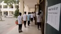 Gửi và nhận đáp án chỉ trong vài giây, công nghệ gian lận trong thi cử nguy hiểm đến mức nào?
