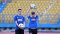 HLV Kim Sang Sik "gánh" tuyển Việt Nam và U22: Thân này ví xẻ làm đôi