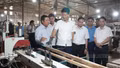 Phó Bí thư Tỉnh ủy, Chủ tịch Ủy ban MTTQ Việt Nam tỉnh Nguyễn Thế Phước kiểm tra các mô hình sản xuất tại xã Trấn Yên