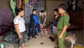 Lào Cai: Trốn tránh trên xà nhà, đối tượng mua bán trái phép chất ma túy vẫn bị phát hiện, tạm giữ hình sự
