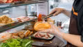 Vụ gần 300 ca ngộ độc bánh mì: Người mua cần chú ý điều gì?