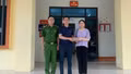 Công an phường Cam Đường trao trả tài sản bị đánh rơi cho người dân