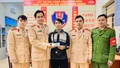 Lào Cai: Cảnh sát giao thông giúp người dân tìm lại 10 triệu đồng đánh rơi