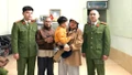 Công an phường Lào Cai nhanh chóng tìm thấy cháu bé đi lạc
