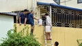 Thái Nguyên ngập chưa từng có: Bắc thang, trèo tường tiếp tế cơm cho trẻ mắc kẹt