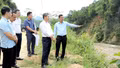 Phó Chủ tịch Thường trực UBND tỉnh Ngô Hạnh Phúc kiểm tra các dự án thủy điện tại xã Chiềng Ken