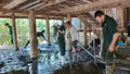Các lực lượng xã Dương Quỳ giúp gia đình người có công sửa chữa nhà ở