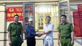 Công an xã Mậu A hỗ trợ người dân nhận lại tiền chuyển khoản nhầm