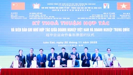 16 cặp thỏa thuận hợp tác được ký tại Hội nghị giới thiệu cơ chế, chính sách xuất nhập khẩu kết hợp giao thương doanh nghiệp Việt - Trung