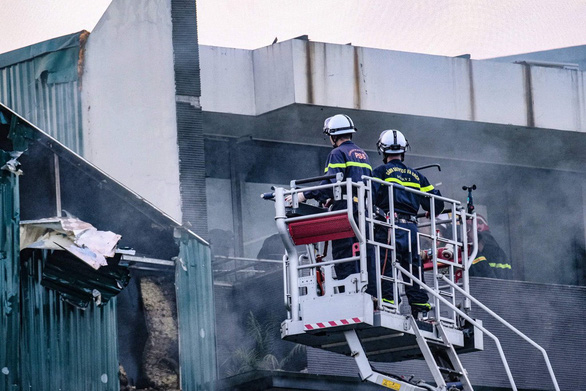 Truy tặng huy hiệu Tuổi trẻ dũng cảm cho 2 chiến sĩ trẻ lao vào biển lửa cứu người - Ảnh 1. Truy tặng huy hiệu Tuổi trẻ dũng cảm cho 2 chiến sĩ trẻ lao vào biển lửa cứu người - Ảnh 1.