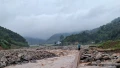 Nước suối dâng cao gây chia cắt giao thông trên tuyến ĐT.153 và ĐT.156, xã Trịnh Tường