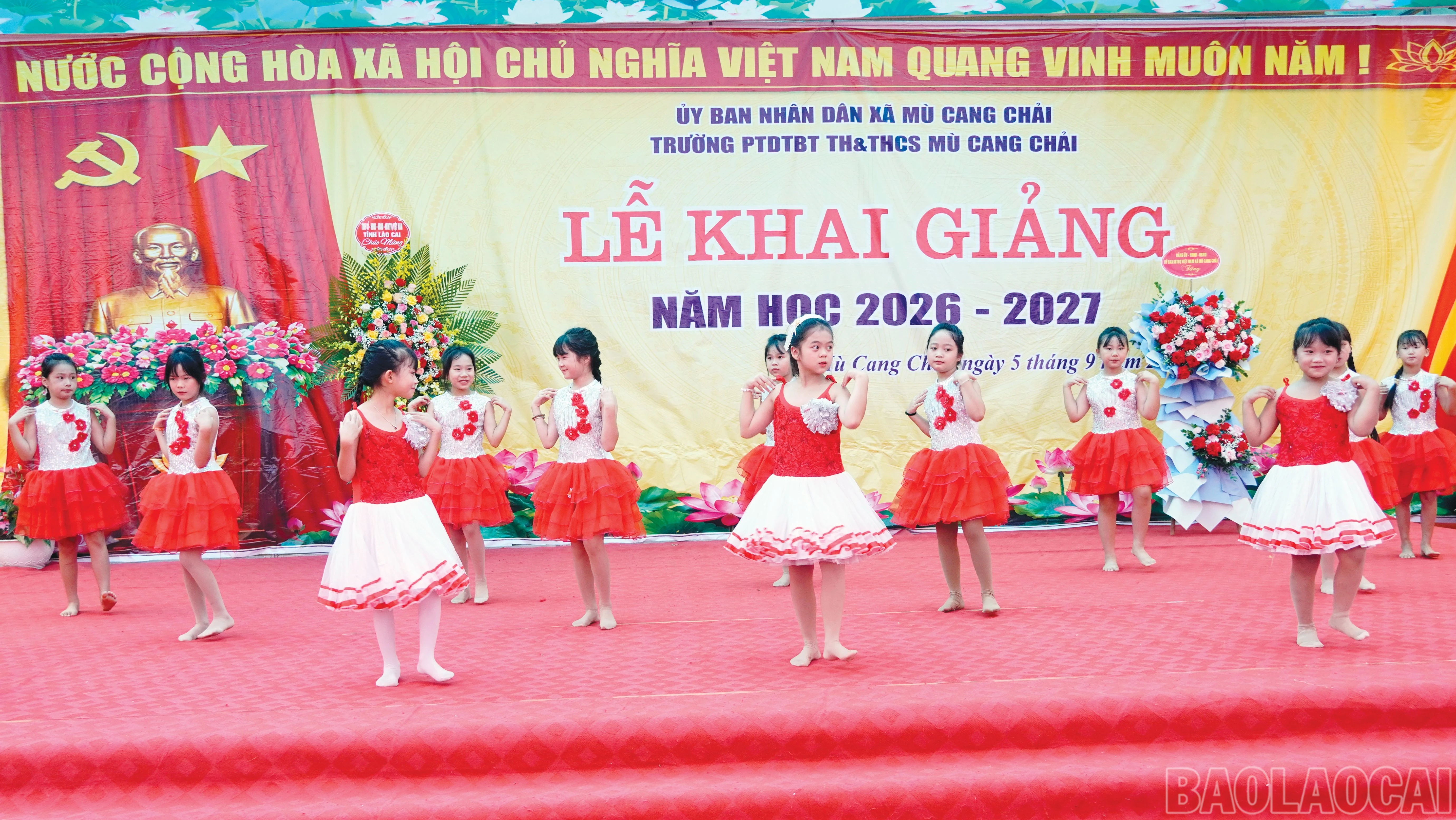 Tiết mục văn nghệ tại buổi lễ.