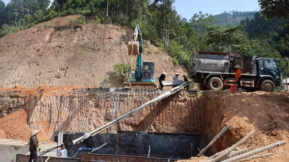 Đẩy nhanh khắc phục sạt lở trên Tỉnh lộ 160 ven sông Chảy