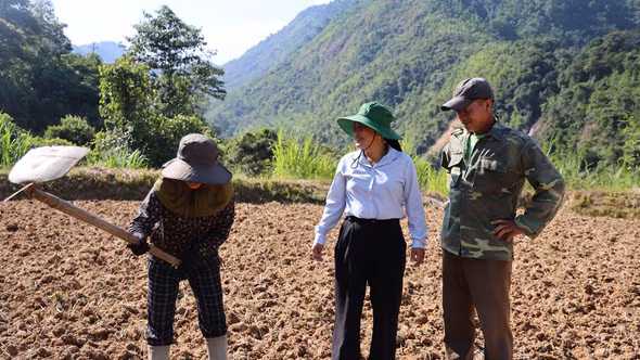 Đồng bào Mông Xanh ở Tu Thượng lần đầu trồng cây vụ đông