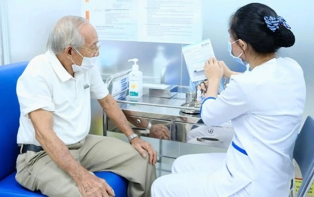 Người dân cần thiết tiêm vắc xin phòng cúm mùa.