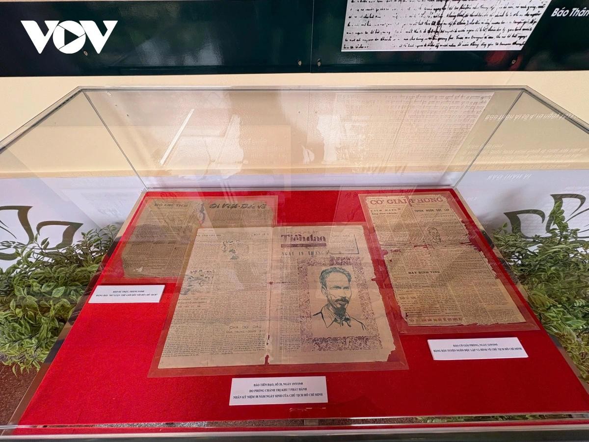 Các bài báo về Chủ tịch Hồ Chí Minh những năm 1945 - 1948. Các bài báo về Chủ tịch Hồ Chí Minh những năm 1945 - 1948.