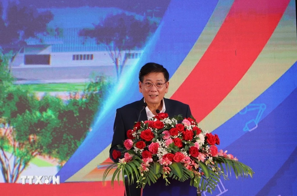 Ông Mai Hùng Dũng, Phó Chủ tịch Ủy ban Nhân dân tỉnh Bình Dương phát biểu tại lễ khởi công.