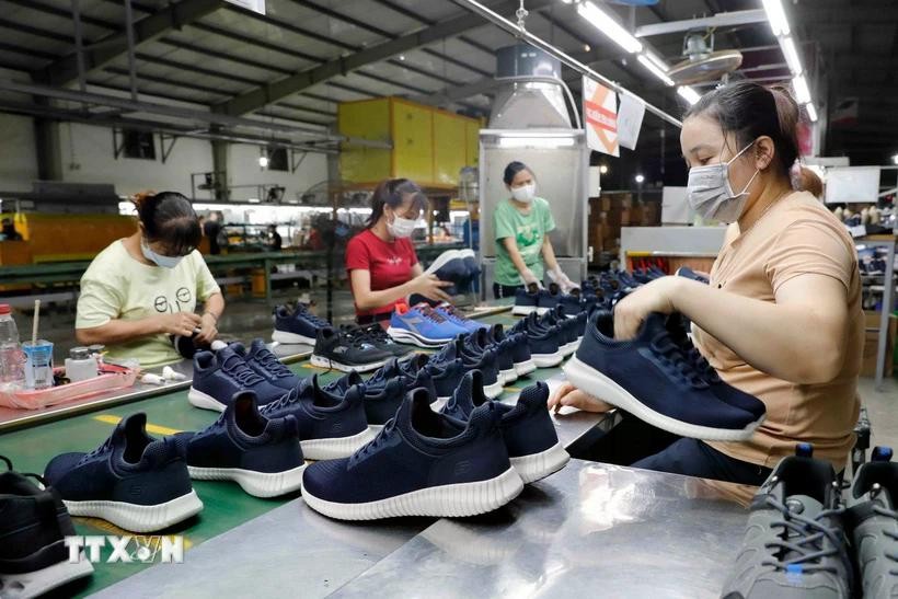 Sản xuất giày xuất khẩu tại Công ty Giày Hồng An, xã Liên Sơn, huyện Lương Sơn (tỉnh Hòa Bình). Sản xuất giày xuất khẩu tại Công ty Giày Hồng An, xã Liên Sơn, huyện Lương Sơn (tỉnh Hòa Bình).