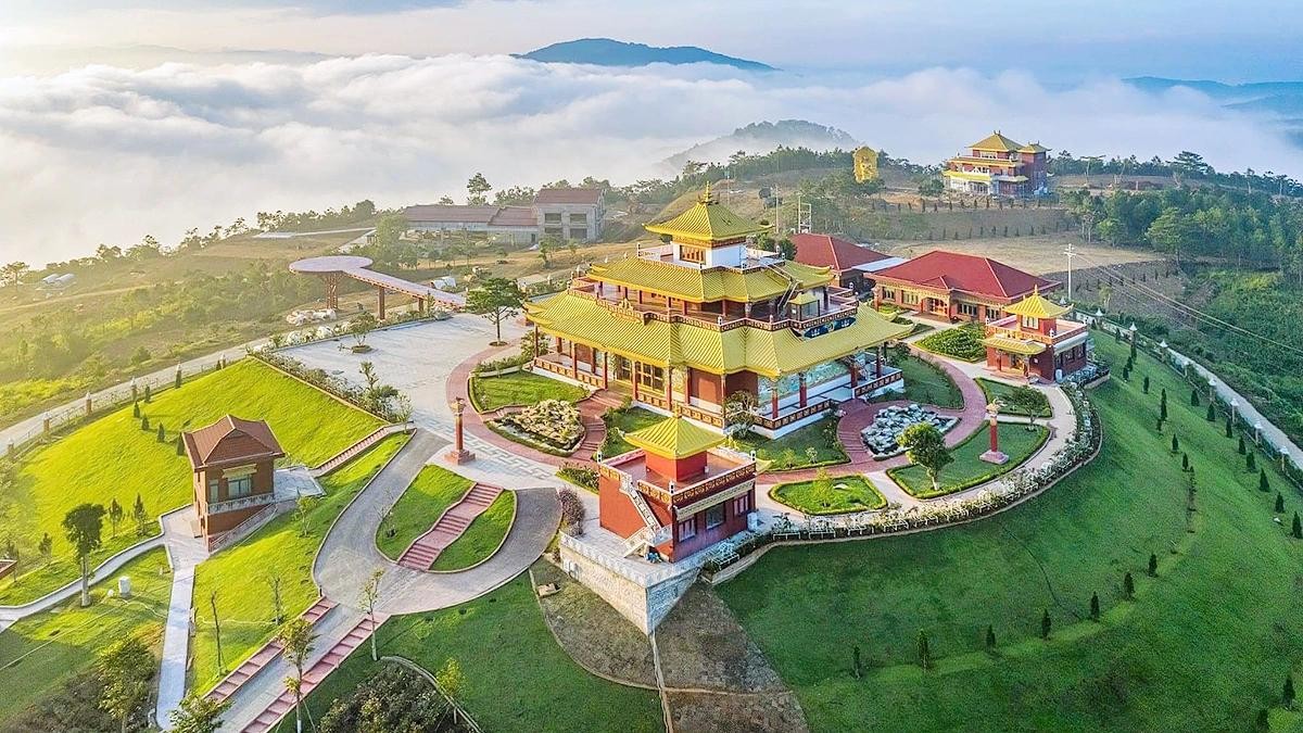 Đà Lạt được mệnh danh là “Thành phố của mùa xuân vĩnh cửu”. Đà Lạt được mệnh danh là “Thành phố của mùa xuân vĩnh cửu”.