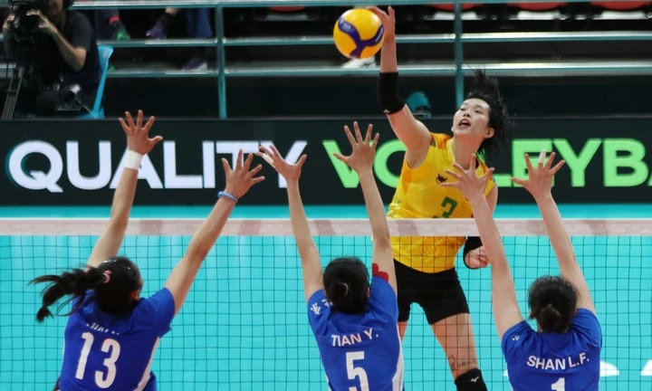 Câu lạc bộ Bình Điền Long An giành quyền vào chung kết giải bóng chuyền nữ AVC Champions League sau khi đánh bại đại diện của Trung Quốc chiều 26/4.