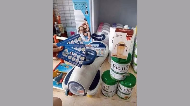 Nhiều chương trình khuyến mãi mua sữa tặng quà. (Ảnh minh họa).