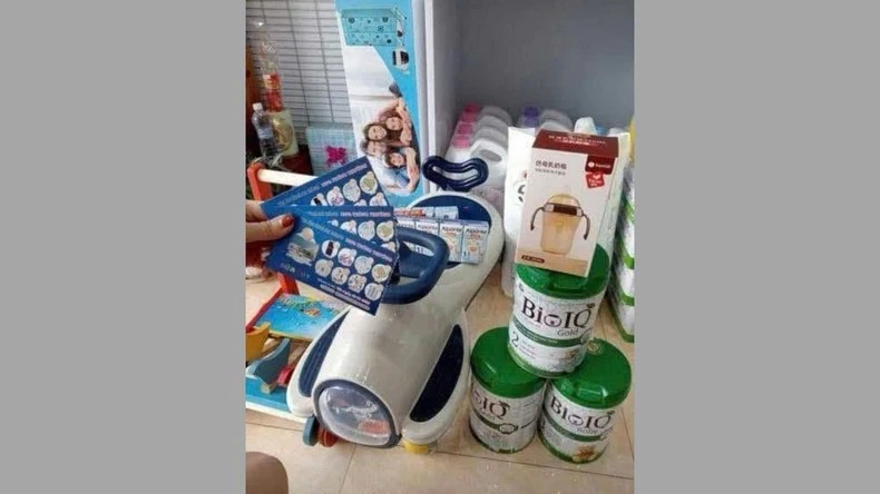 Nhiều chương trình khuyến mãi mua sữa tặng quà. (Ảnh minh họa).