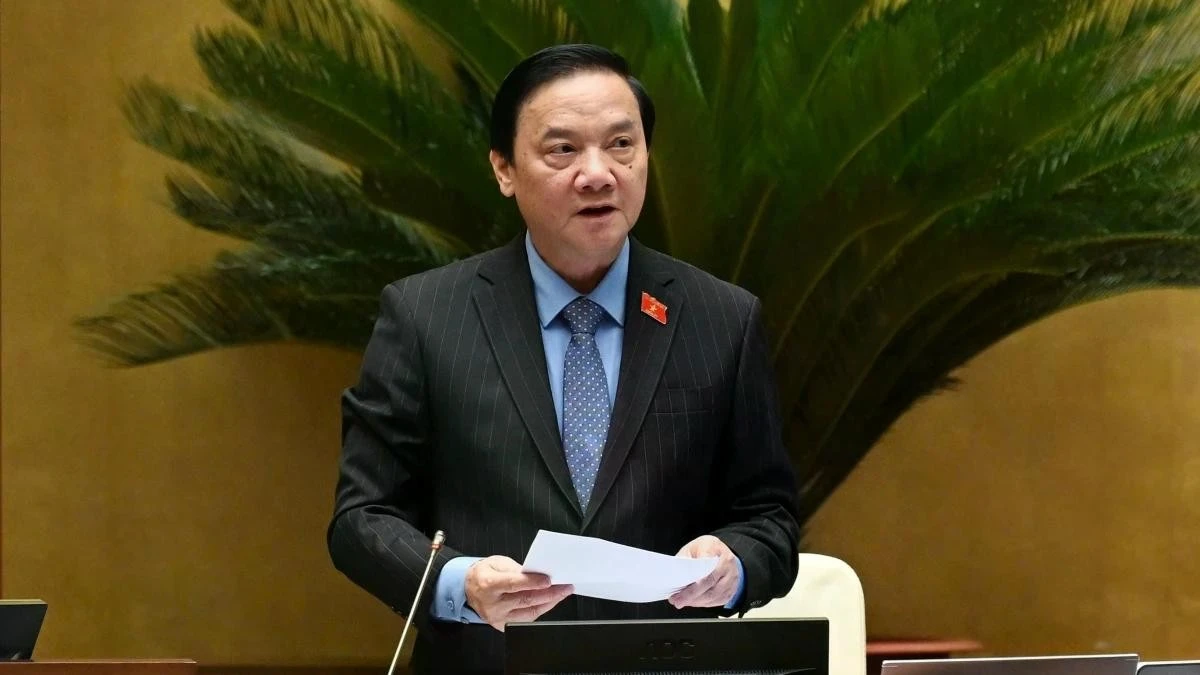 Phó Chủ tịch Quốc hội Nguyễn Khắc Định điều hành phiên thảo luận.