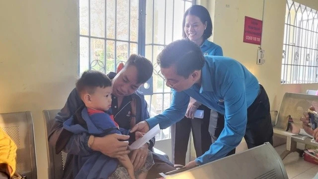 Trong dịp Tết Nguyên đán này, ngân sách của tỉnh đã hỗ trợ gần 45.000 công nhân khó khăn với tổng số tiền 44,875 tỉ đồng. Những ngày này các tổ chức Công đoàn tỉnh đã và đang tổ chức nhiều hoạt động thiết thực nhằm chăm lo cho người lao động với phương châm "Tất cả đoàn viên, người lao động đều có Tết".