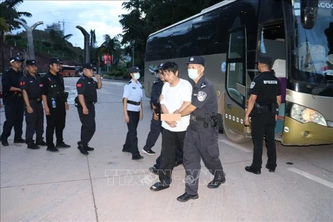 Lực lượng An ninh của Đặc khu kinh tế Tam giác vàng, tỉnh Bokeo (Bắc Lào) phối hợp với một số đơn vị chức năng triệt phá thành công băng nhóm lừa đảo qua mạng để chiếm đoạt tài sản của người dân năm 2024.