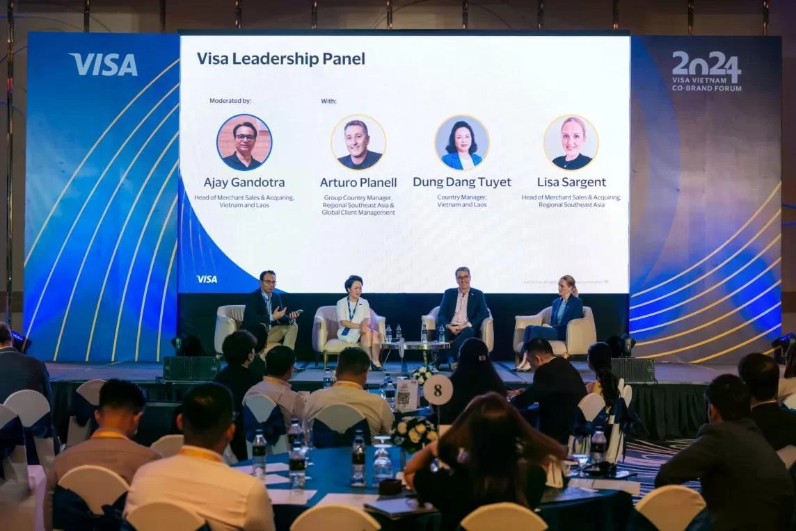 Các chuyên gia, diễn giả chia sẻ tại hội thảo “Đồng thương hiệu lần đầu tiên tại Việt Nam”.