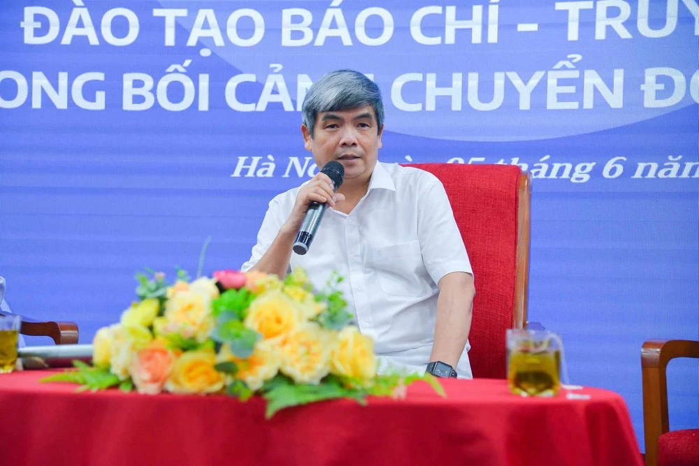 Phó Giáo sư, Tiến sỹ Hà Huy Phượng (Học viện Báo chí và Tuyên truyền).
